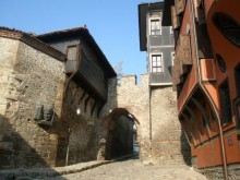 Замислят масова сватба в сърцето на Стария град, емблематично място става ритуална арка