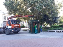 Монтират новия билетен център пред Общината, харесва ли ви?