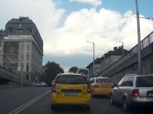 Шофьор на "Мерцедес" се изгаври с всички с това безумно и опасно изпълнение!