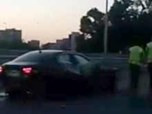 Млад шофьор с БМВ сгъна три метра мантинела на моста на Адата