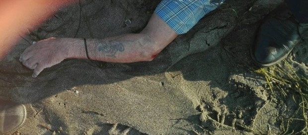 Морето в Бургас изхвърли труп на мъж с татуировка на