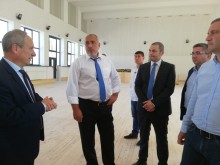 Премиерът: Над 200 училища в цялата страна се ремонтират основно