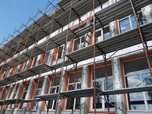 Община Девня започна изпълнението на строително монтажните работи по обновяване