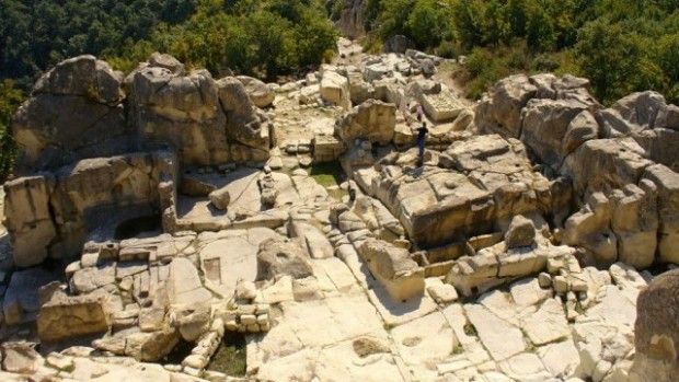 След близо 20 години археологически проучвания скалния град Перперикон продължава