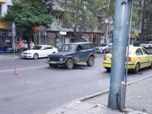 "Нива" аварира и затапи булеварда пред военна болница