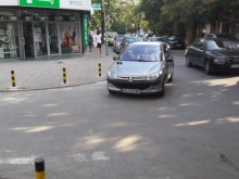 Поредно потресаващо паркиране на кръстовище в Пловдив!