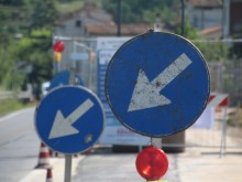 Вижте кой иска да прави знаците по пътищата в Пловдивско