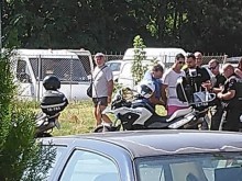 Акция на полицията в "Тракия" след сигнал! Полицаи на мотори спряха черно БМВ