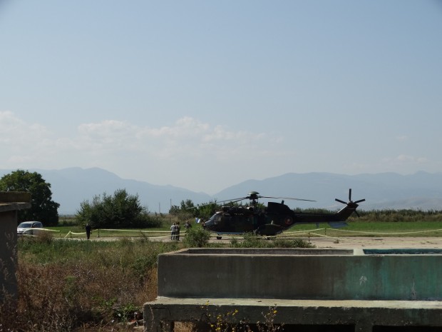 Военната прокуратура разследва инцидента с хеликоптера Кугър от авиобазата в