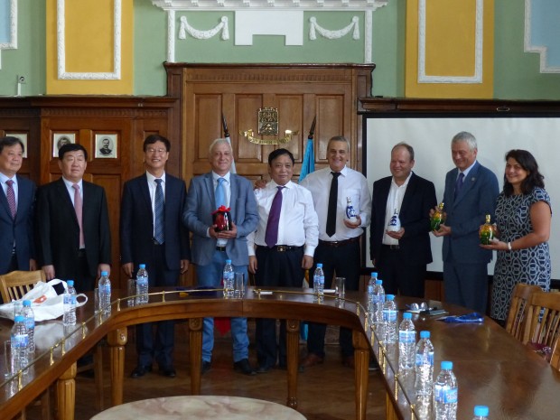 Официална делегация на Народното правителство на градовете Лвианг и Фенян