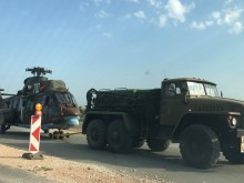 Военна колона обра погледите на шофьорите по Асеновградско! Вижте пострадалия "Кугър" отблизо