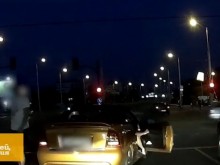 Пак насилие на пътя! Набиха шофьор пред жена му и дъщеричката му
