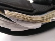 От малки се учат на "занаят": Дете в предучилищна възраст задигна портфейл!
