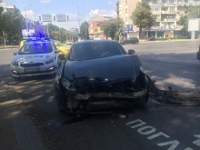 И пак ПТП! Линейка и "Мерцедес" се удариха на възлово кръстовище в Пловдив