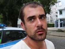 Виновният шофьор на буса: Намалих, обаче не спрях на стопа, тя караше бързо