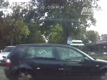 Дамска агресия на кръстовище в Кючука! Катастрофата бе много близо
