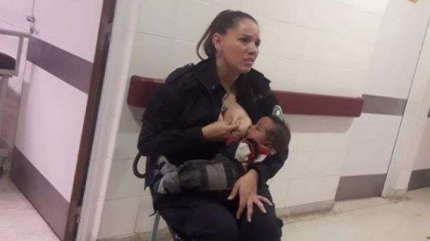 Аржентинска полицайка собственоръчно накърми недохранено бебе и стана хит в интернет, а дори