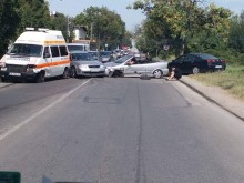 Линейка попадна във верижна катастрофа в София