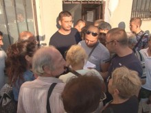 Екшън пред КАТ-Враца, редът се определя от тетрадка
