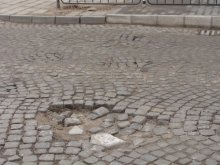 Кърпят дупките по улиците в "Централен"