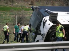 Ад на пътя! Автобус се обърна край Своге, има най-малко 13 жертви
