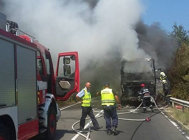 Късо съединение е причината за пожара в автобуса от Бургас