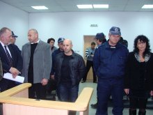 Постоянен арест за общинарите иска прокуратурата, адвокатите не знаят обвинението 