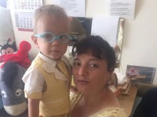 Дете, родено 940 грама, проходи след рехабилитация