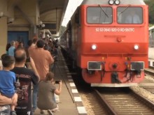 "Ориент експрес" пристигна в Русе: Малки и големи се снимаха с легендарния влак!