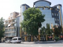Полиция обсади централата на "Виктория Груп" в сърцето на Пловдив
