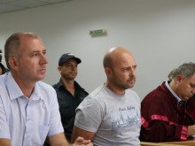 Собственикът на незаконния цех за цигари остава в ареста