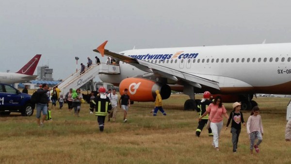 Самолет се озова в тревните площи на летище Бургас при