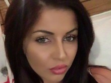 Фолк певица: Потресена съм как оковаха в белезници шофьора, все едно е сериен убиец!