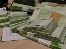 Не е филм! Прокуратурата показа какво е намерила в хотелите на Арабаджиеви: Пачки, лимузини, джипове!