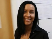 Габриела Медарова усмихната в съда на първото заседание по делото