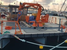 Започва сложната операция по източване на мазута от "Мопанг"