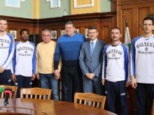 Академик представя в Общината отбора и новия треньор