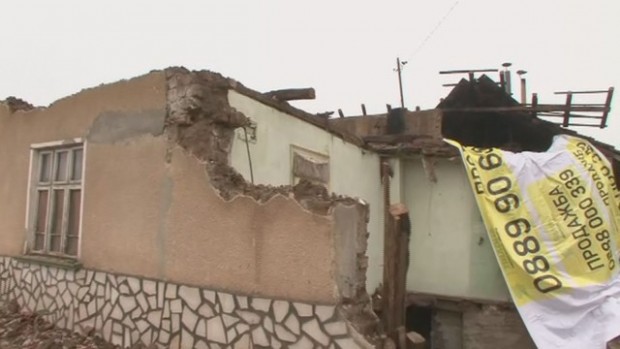 Инцидент в монтанското село Василовци остави без дом семейство Къщата