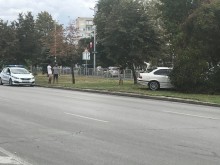 Роми с БМВ се врязаха в разделителна ограда в Пловдив!