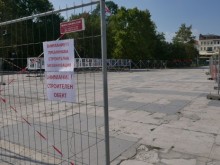 Тотев: Площадът ще е с нова настилка и осветление, приключваме с големите ремонти до края на годината