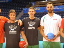 Уникално ВИДЕО: "Високите момчета" с поздрав към "златните момичета"