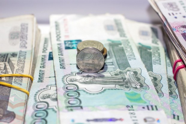 Руската централна банка РЦБ вчера определи официалните валутни курсове които