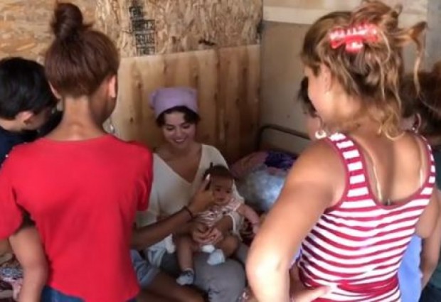 Холивудската звезда Селена Гомес тайно е посетила столичен ромски квартал