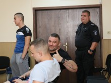 Съпругата на Райфъла и свидетел си размениха люти реплики и ги глобиха