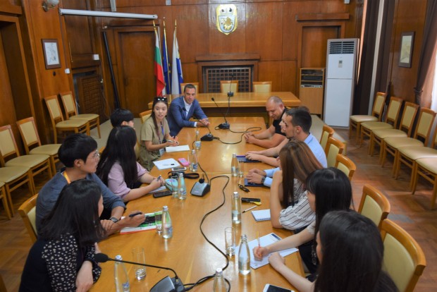 Кметът Димитър Николов се срещна днес със студенти от Южна