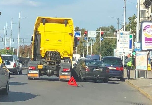 Пътнотранспортно произшествие причини страхотно задръстване в Пловдив предаде репортер на