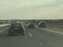 Жена с дете изпреварва безумно от аварийната лента на АМ "Тракия"