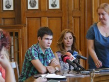 "Сцена на кръстопът" със собствен химн, чуйте откъс
