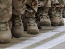 Военнослужещи спасиха от пожар трудноподвижен мъж