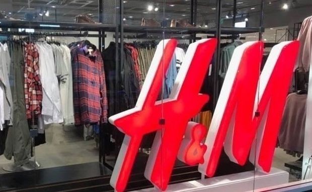 H & M Hennes & Mauritz AB (H&M), една от